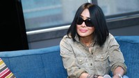 Atiek CB saat ditemui di kantor Warner Music Indonesia, Jakarta Pusat pada Selasa (18/10/2016). Pool/Palevi S/detikFoto.