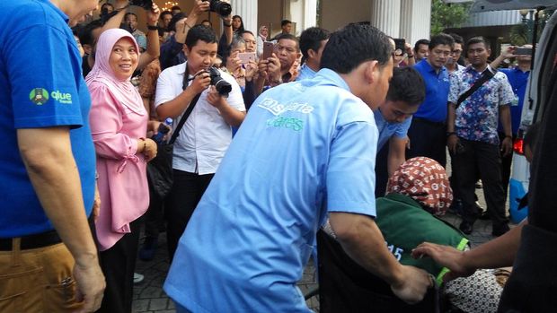 Warga Difabel Kini Bisa Pesan Jemputan Bus TransJakarta
