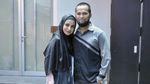 Teuku Wisnu dan Shireen Sungkar Serasi dalam Busana Abu-abu