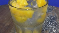 Untuk pembilas dahaga ada Italian Peach Soda yang bisa jadi pilihan. Dibuat dari soda, sirup dan buah peach yang manis lembut.