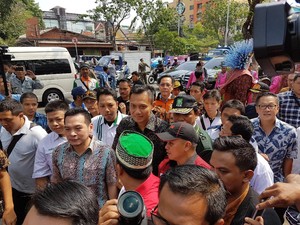 Disambut Barongsai, Agus-Sylvi Temui Masyarakat Tionghoa di Mangga Besar