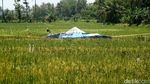 Pesawat Latih yang Jatuh di Cilacap Ditutupi Terpal