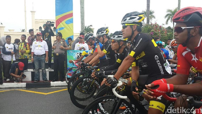 Di Bawah Rintik Hujan, Tour de Siak 2016 Dimulai