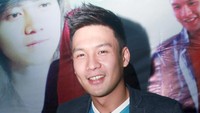 Tak tampak kesedihan dari wajah bintang film Gelas-gelas Kaca itu meski batal menikahi kekasihnya, Piwoory. Pool/Gus Mun/detikFoto.