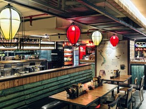 Di Noodle Bar Gaya Kaki Lima Ini Ada Hanoi Pho yang Segar Racikan Chef Nam
