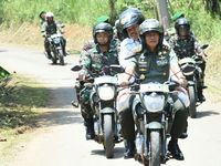 Tes Jalan Hasil TMMD, Pangdam Siliwangi dan Bupati Dedi Naik Motor Berboncengan