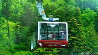 Foto: Ada dua cara yang bisa ditempuh untuk bisa sampai ke kaki Gunung Asahidake. Trekking 5 jam atau naik kereta gantung Asahidake Ropeway dengan ongkos 3.000 Yen (Rp 377 ribu) pulang pergi per orang (Sudrajat/detikTravel)