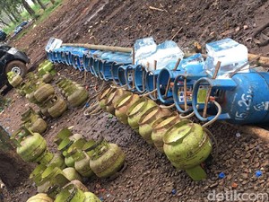 Polisi Tangkap 24 Orang di Lokasi Pengoplosan Gas di Hutan Karet Bogor