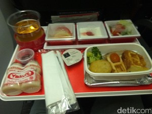 Makanan Halal dan Kabin Nyaman Saat Terbang ke Jepang