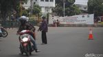 Perlintasan KA Pasar Senen Ditutup