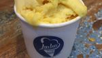 Enaknya Waffle Manis Empuk dengan Paduan Gelato Tiramisu dan Cokelat