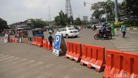 Jalan terlihat lengang.