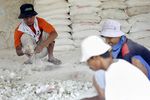 Cerita di Balik Debu dan Bara Pabrik Kapur