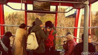 Foto: Asahidake Ropewaymenghubungkan Stasiun Asahidake Onsen di ketinggian 1.100 meter ke Stasiun Sugatami di ketinggian 1.600 meter. Kereta gantung itu mampu mengangkut hingga 20 orang (Sudrajat/detikTravel)