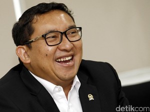 Saling Tunjuk soal Genderuwo Berewokan di Istana