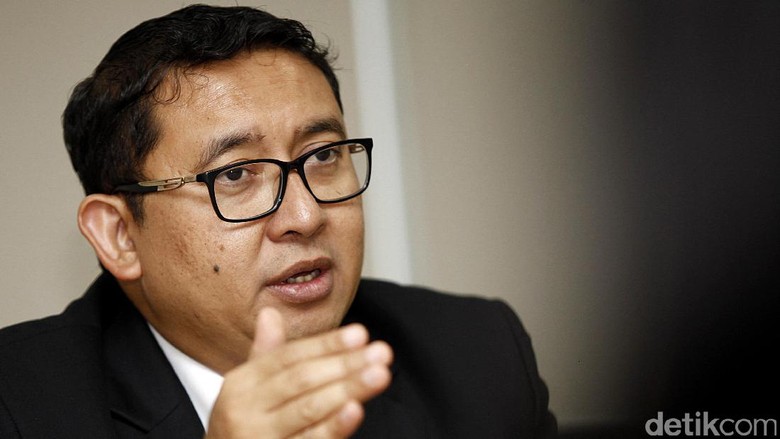 Kritik Suu Kyi Lewat Puisi, Fadli Zon: Kau Diam Seribu Bahasa Kritik Suu Kyi Lewat Puisi, Fadli Zon: Kau Diam Seribu Bahasa
