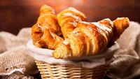 Kalau pesan croissant di kafe, kamu tak akan canggung jika tahu cara benar mengucapkannya. Bukan kroisan, melainkan kwah-sahn. Foto: Mary Holand