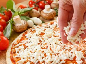 Pecahkan Rekor, Ini Pizza Italia Terpanjang di Dunia