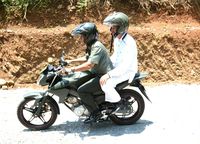 Tes Jalan Hasil TMMD, Pangdam Siliwangi dan Bupati Dedi Naik Motor Berboncengan