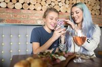 Restoran Ini Beri Bimbingan Pengunjung untuk Bikin Foto Makanan yang Keren