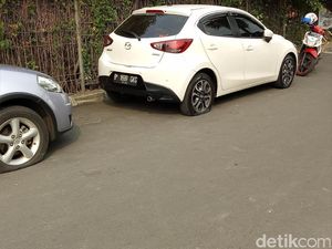 Djarot: Beli Mobil atau Motor Harus Sediakan Garasinya