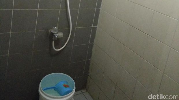 Kakus Tanpa Keran di Rusun Jatinegara Barat