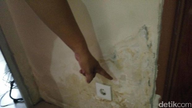 Harap-harap Cemas Warga Rusun Jatinegara Barat Karena Dinding Retak Kian Parah 
