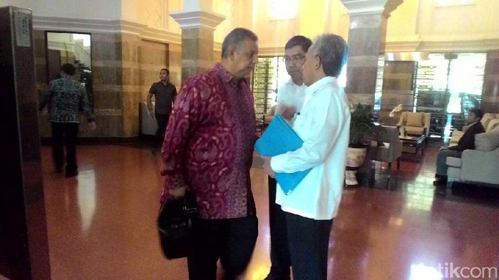 Tak Hanya Proyek 35.000 MW, Jonan Juga Bahas PLTS dan Keuangan PLN