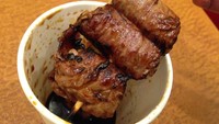 Beef Enoki terdiri dari tiga gulungan daging berisi jamur enoki. Dagingnya cukup empuk namun jamurnya kurang terasa. Sementara sausnya mirip dengan chicken pepper. 
