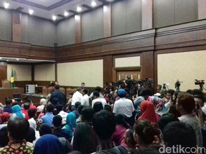 Jessica Sebut Barista Terima Uang dari Arief, Pengunjung Sidang  Tepuk Tangan