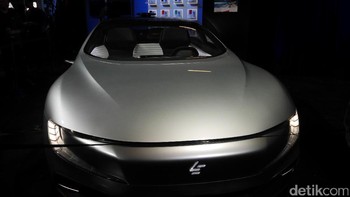 Di bagian atas mobil terdapat sebuah alat yang sepertinya berfungsi sebagai mata, saat mobil ini berada dalam mode tanpa sopir. Foto: detikINET/Anggoro Suryo Jati