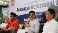Wakil Ketua KPK Laode M. Syarif saat mereview 2 tahun Jokowi-JK dalam diskusi 2 Tahun Jokowi-JK: Tantangan Reformasi Kelautan.