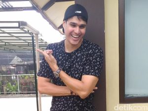 Mischa Chandrawinata Kepergok Jalan Bareng Ranty Maria di RS