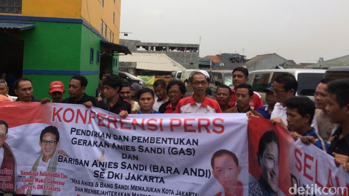 Sandiaga Tandatangani Kontrak Politik dengan Komite Pedagang Pasar Se-DKI