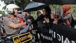 Aksi Kamisan 2 Tahun Pemerintahan Jokowi-JK