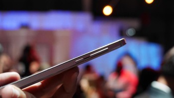 Ini adalah ponsel tertipis yang mempunyai baterai sebesar ini, yaitu 4.070 mAh, ujar Rob Chandhok, Chief R&D Officer LeEco North America. Foto: detikINET/Anggoro Suryo Jati