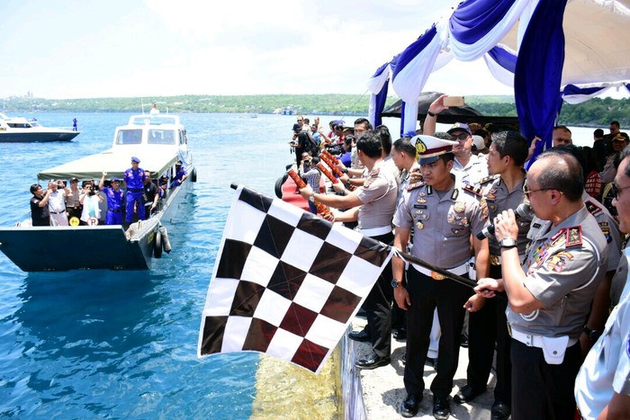 Kunjungi NTT, Kakorlantas Resmikan Satpas Apung Pertama di Indonesia