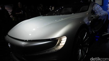 Lampu ini berfungsi untuk memberi informasi ke pejalan kaki soal mode yang sedang digunakan, seperti begerak tanpa sopir, mengisi baterai, ataupun dalam mode car-share. Foto: detikINET/Anggoro Suryo Jati