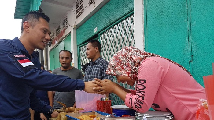 Ibu-ibu Johar Baru ke Agus Yudhoyono: Mau Jadi Mantu Saya?