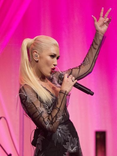 Sambut 2017, Gwen Stefani Jadi Wajah Baru Revlon