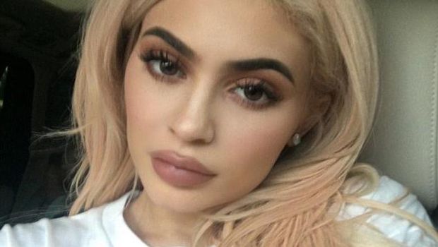 20 Bocoran Rahasia Kecantikan Kylie Jenner yang Bisa Kamu Tiru (Bag. 2)