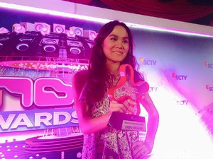 Album Sheryl Sheinafia Siap Meluncur Tahun Depan