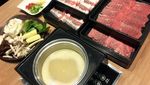Menikmati Irisan Daging Lembut yang Dicelup dalam Kuah Kaldu yang Gurih Hangat