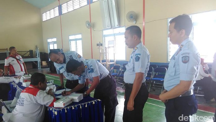 Warga Binaan dan Petugas Lapas Blitar Jalani Tes Urine