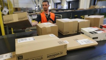 Amazon dikenal akan pelayanan yang cepat dan efisien sehingga dipercaya begitu banyak pengguna. Foto: Getty Images