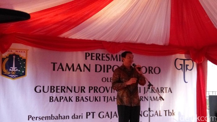 Ahok Jadikan Bekas SPBU dan Pasar di Jalan Diponegoro Jadi RPTRA