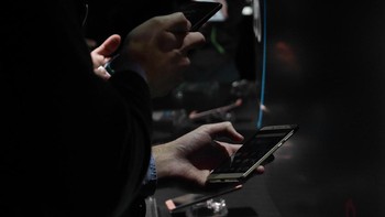 Sistem operasi Le Pro 3 ini adalah Android 6.0.1 Marshmallow yang dimodifikasi dengan EUI 5.8. EUI ini adalah singkatan dari Ecosystem User Interface, dan salah satu fiturnya yang paling terlihat adalah akses cepat ke dalam aplikasi Live yang berisi layanan video on demand milik LeEco. Foto: detikINET/Anggoro Suryo Jati