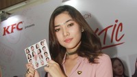Isyana juga menyumbangkan suaranya lewat lagu milik Audy bertajuk Kuterimakan yang diarransemen olehnya. Pool/Gus Mun/detikFoto.