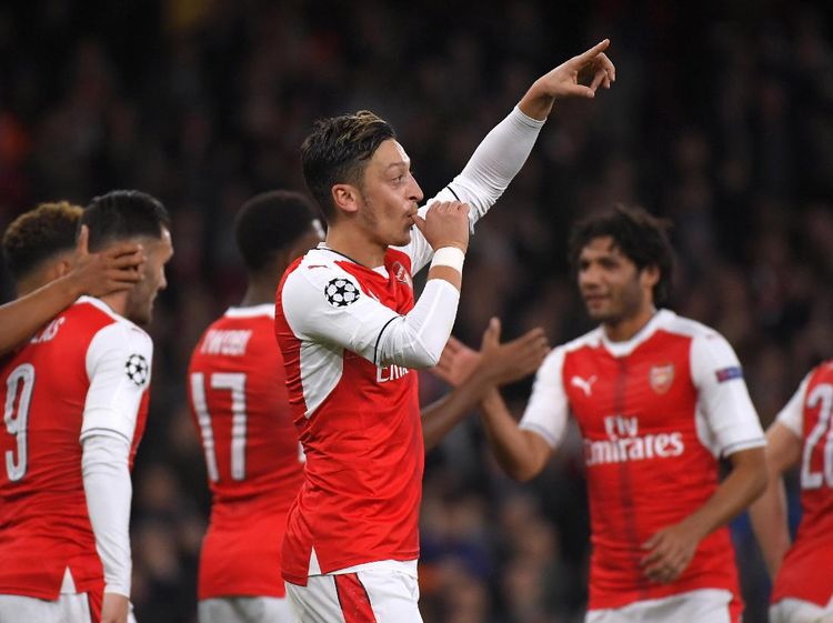 Arsenal Perkasa di Emirates Stadium
