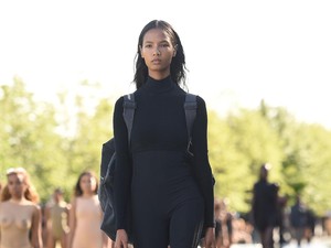 Tren Buat Sendiri Boots Yeezy Kanye West Rp 11 Juta dari Kaus Kaki